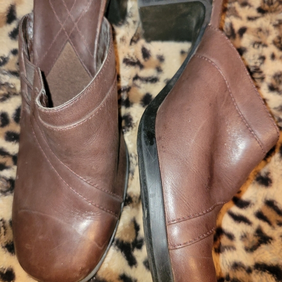 Clogs - Picture 3 of 4